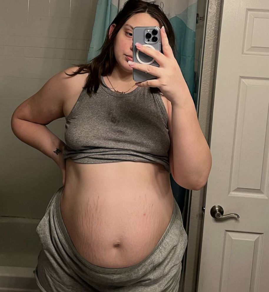 PHOTO: Chloe is pictured during her 2022 pregnancy with her daughter Laila.
