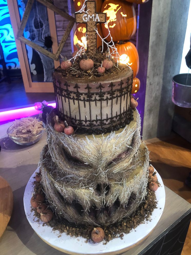 PHOTO: Christine McConnell, the host of the new Netflix series "The Curious Creations of Christine McConnell," makes an eerie cake