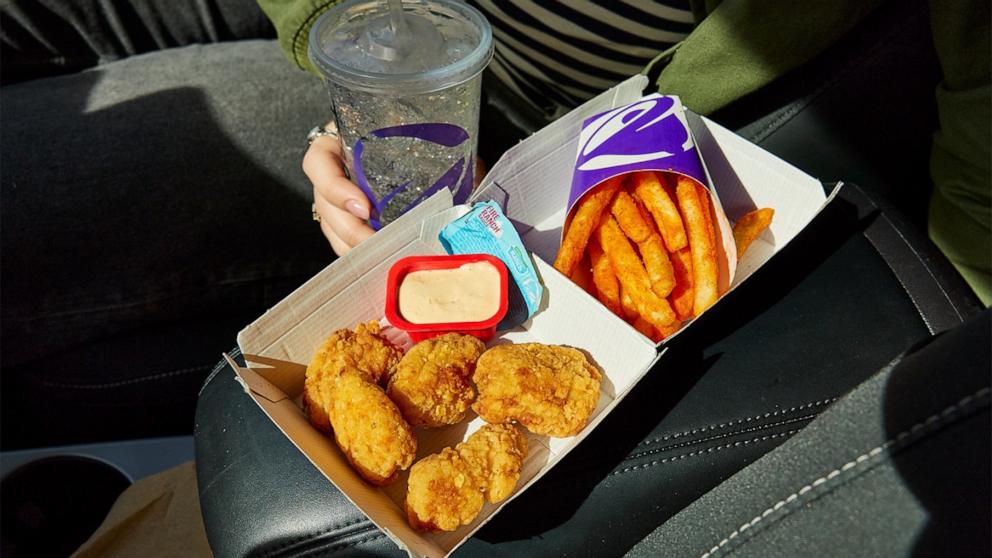 PHOTO: New crispy chicken nuggets and Hidden Valley Fire Ranch Sauce from Taco Bell.