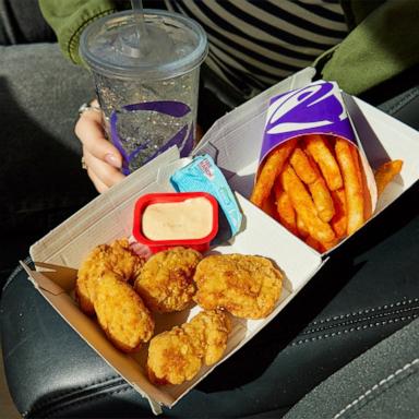 PHOTO: New crispy chicken nuggets and Hidden Valley Fire Ranch Sauce from Taco Bell.