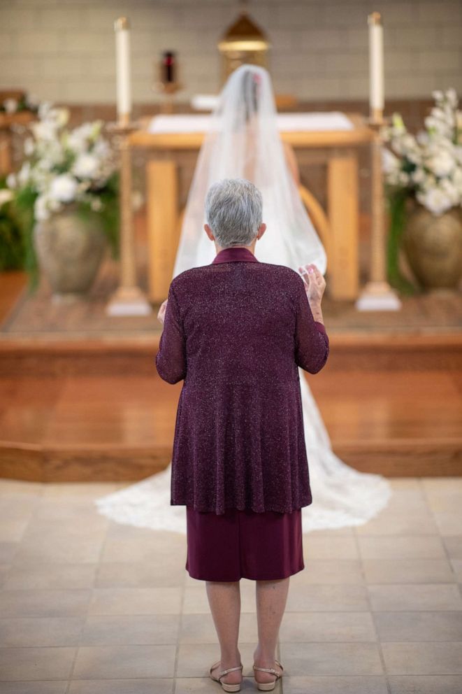 PHOTO: 83-year-old flower girl