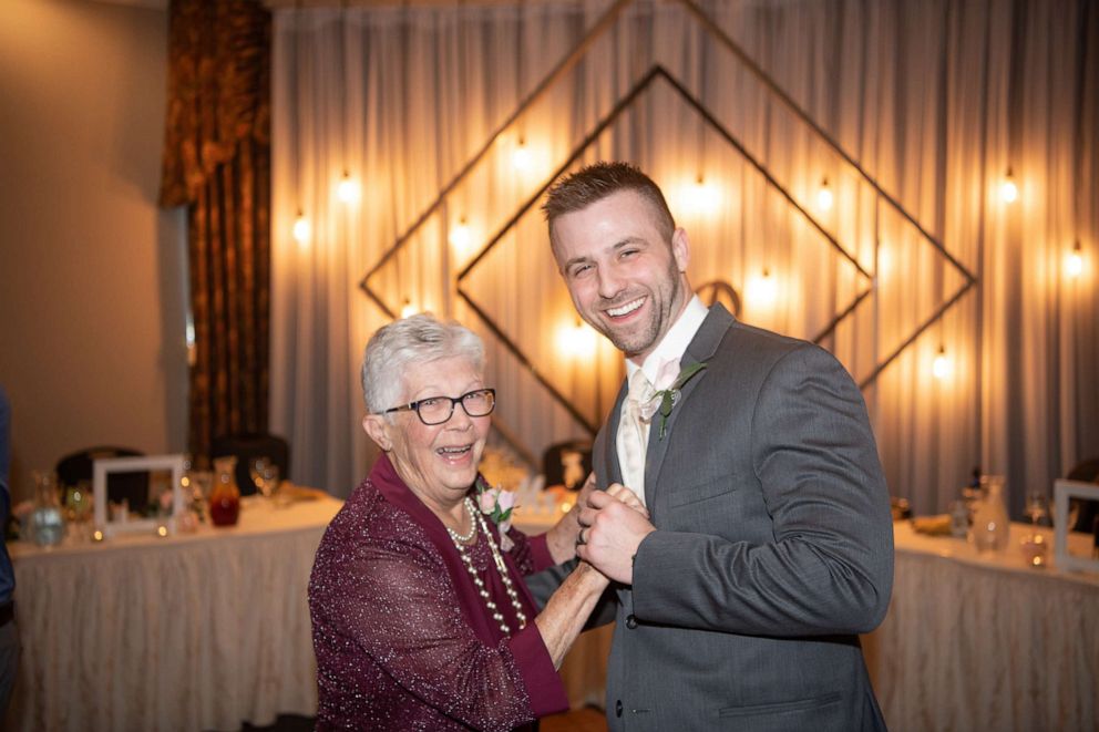 PHOTO: 83-year-old flower girl