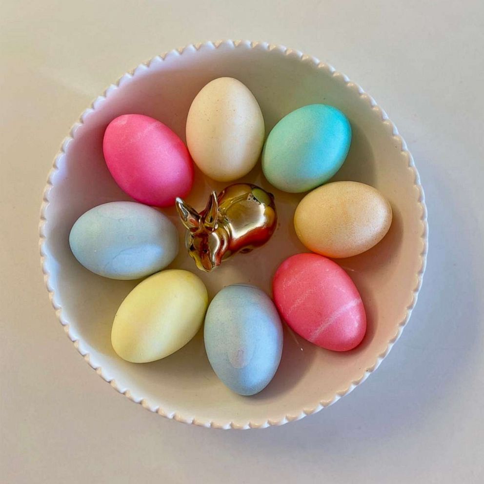 PHOTO: DIY Easter Egg Dye