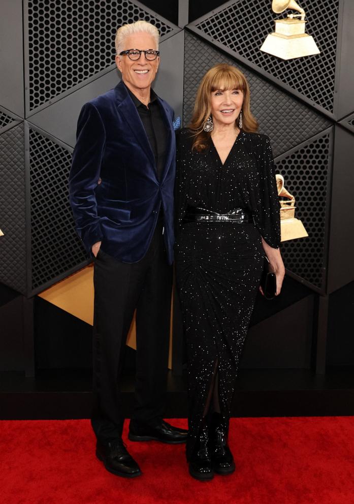 PHOTO: Mary Steenburgen and Ted Danson pose on the red carpet as they attend the 66th Annual Grammy Awards in Los Angeles.