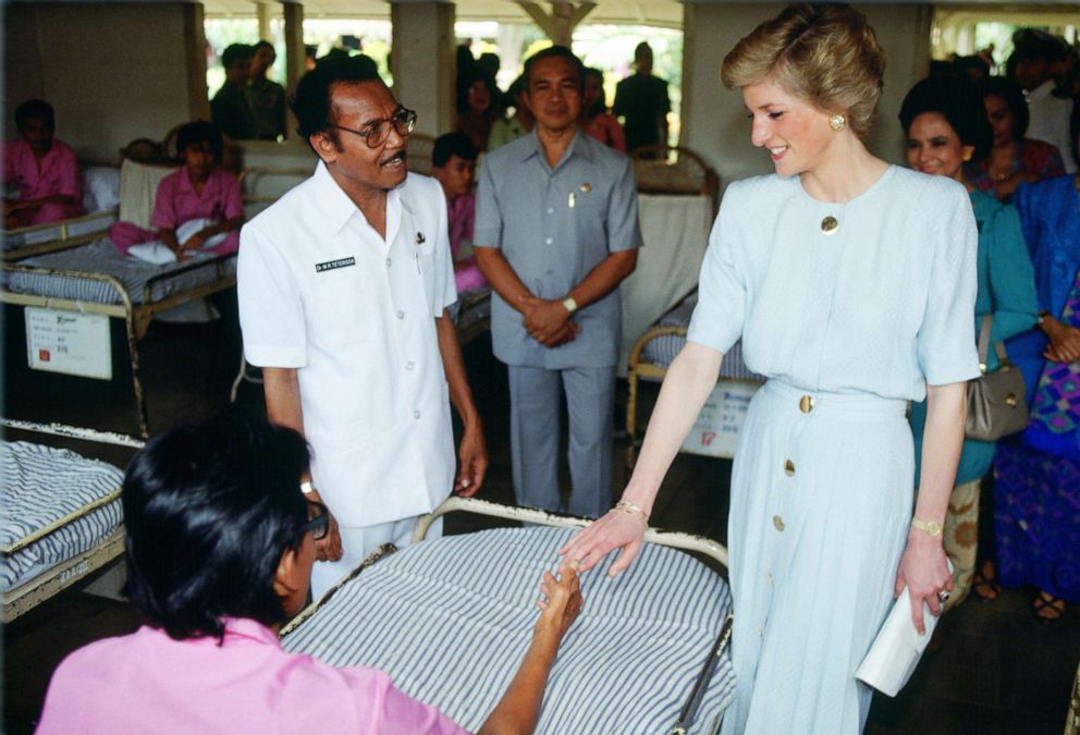 PHOTO: Princess Diana meets a leprosy patient at Sitanala Leprosy Hospital in Jakarta, Indonesia, Nov. 5, 1989.