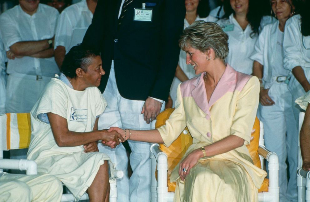 PHOTO: Princess Diana visits patients suffering from AIDS at the Hospital Universidade in Rio de Janeiro, Brazil, April 25, 1991.