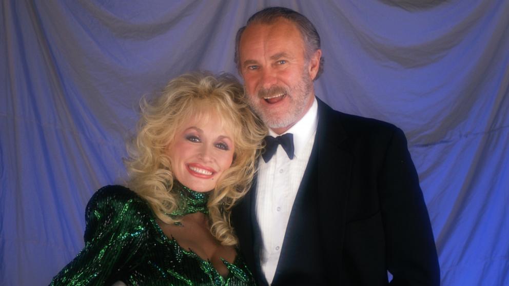 PHOTO: Dolly Parton and Dabney Coleman in 1988. 