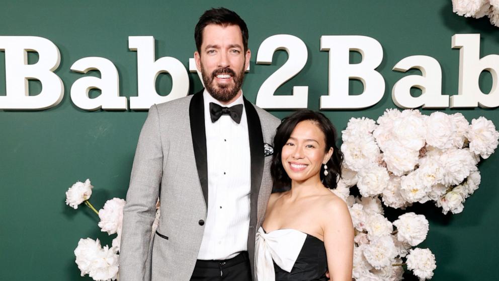 PHOTO: Drew Scott and Linda Phan attend 2023 Baby2Baby Gala Presented By Paul Mitchell in West Hollywood, CA, Nov. 11, 2023 . 