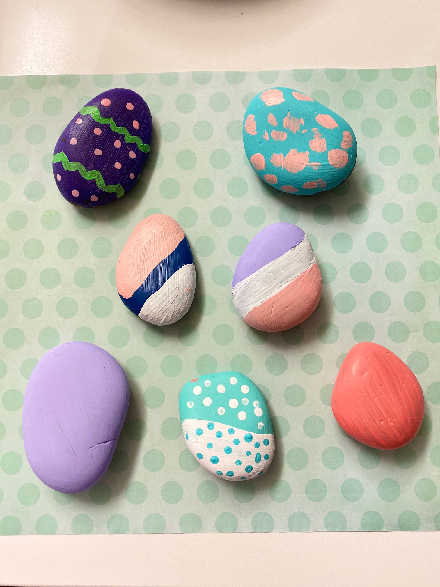 PHOTO:Oval-shaped rocks for Easter