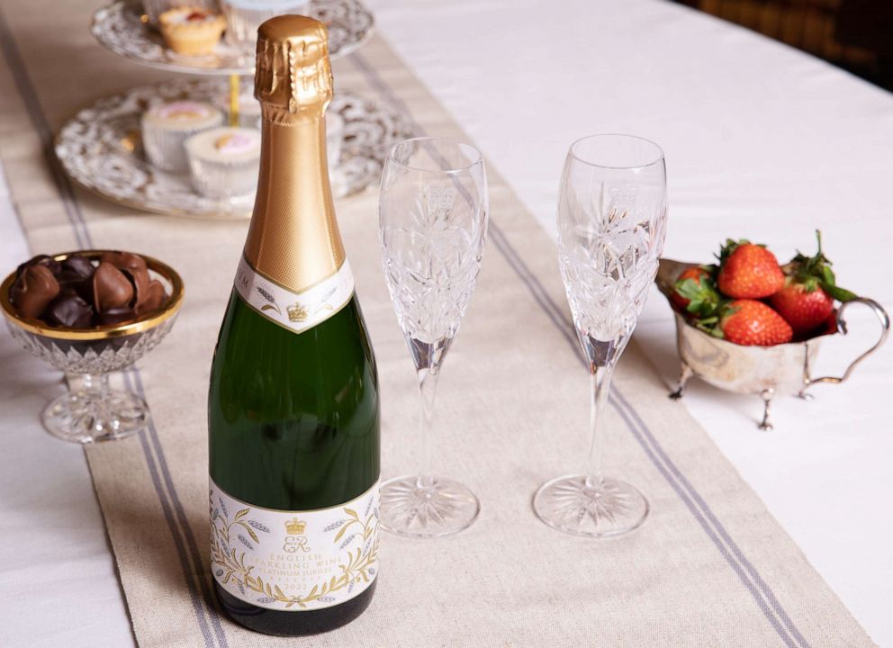 PHOTO: A special edition English Sparkling Wine to celebrate The Queen’s Platinum Jubilee.