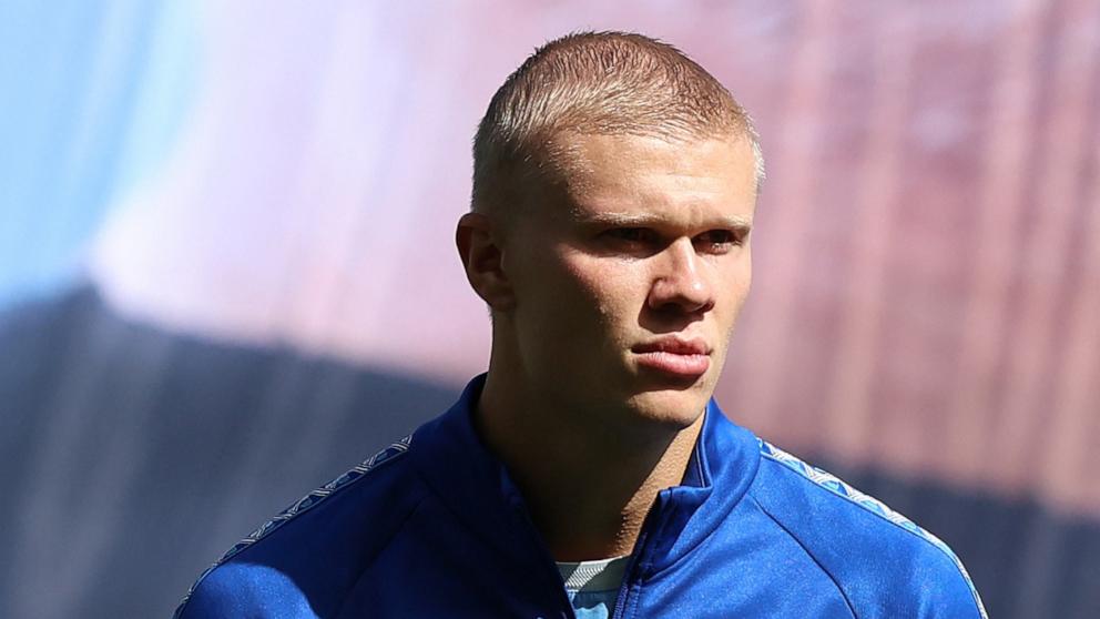 Manchester City's Norwegian striker #09 Erling Haaland, sporting a new hair cut, lines up ahead of the English Premier League football match between Manchester City and AFC Bournemouth on August 23, 2026. 