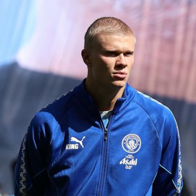 Manchester City's Norwegian striker #09 Erling Haaland, sporting a new hair cut, lines up ahead of the English Premier League football match between Manchester City and AFC Bournemouth on August 23, 2026. 
