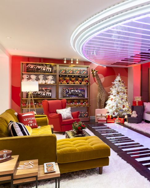 FAO SCHWARZ STAY AND PLAY SUITE OPENS AT OMNI BERKSHIRE HOTEL IN