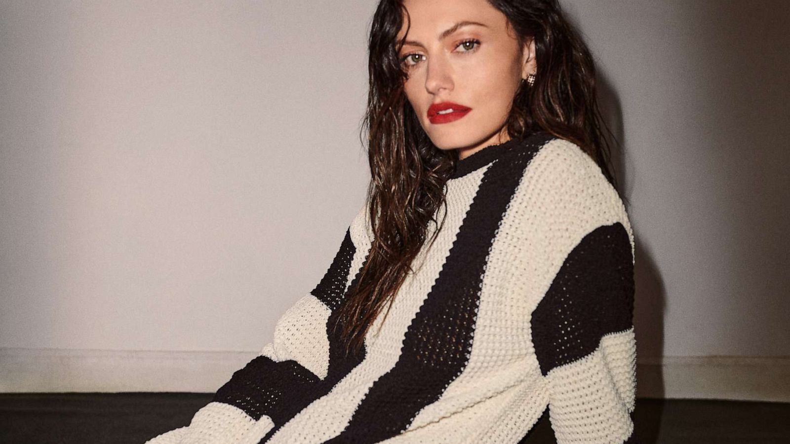 PHOTO: Phoebe Tonkin is the face of Anthropologie 2023 Fall campaign