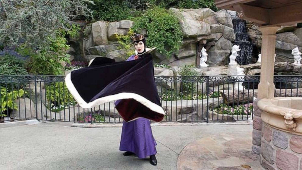 VIDEO: This Evil Queen in Disneyland is absolutely killing it 
