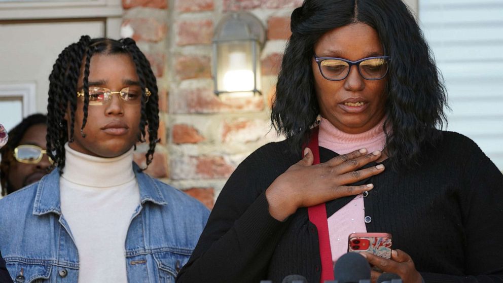 PHOTO: FedEx driver D'Monterrio Gibson, left, listens to his mother, Sharon McClendon speak about her reaction upon hearing about the alleged assault on her son during a news conference in Ridgeland, Miss., Feb. 10, 2022. 