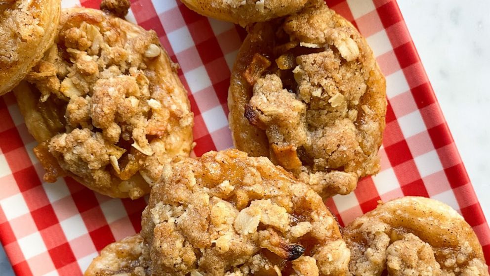 VIDEO: How to make stuffed apple pie cookies