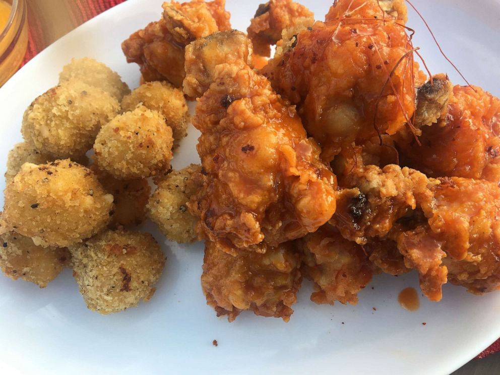 PHOTO: Chef Art Smith prepared his sassy chicken wings and fried mac and cheese balls.