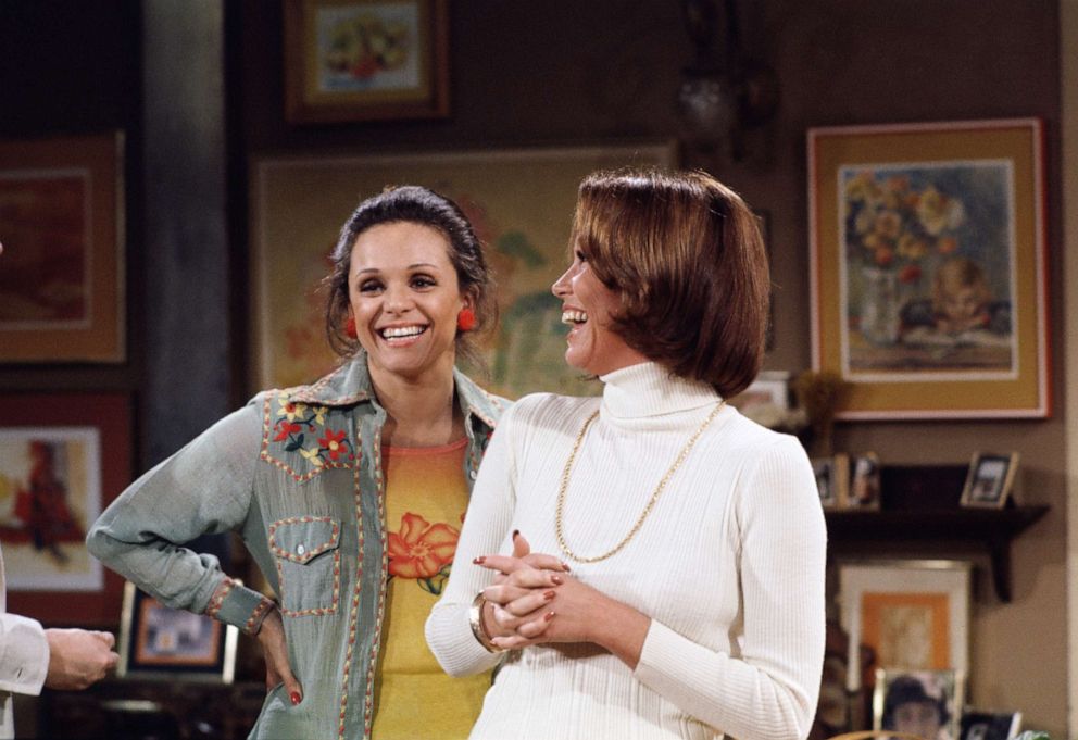 PHOTO: Valerie Harper,as Rhoda Morganstern, and Mary Tyler Moore,as Mary Richards, March 10, 1975.