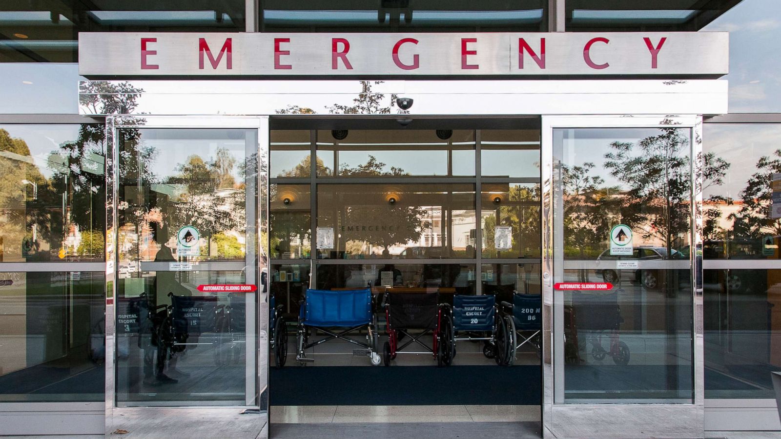 PHOTO: The entrance to a hospital emergency room.