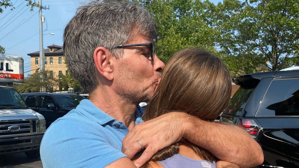 PHOTO: "GMA's" George Stephanopoulos drops his daughter, Harper, off for her freshman year of college at Vanderbilt University.