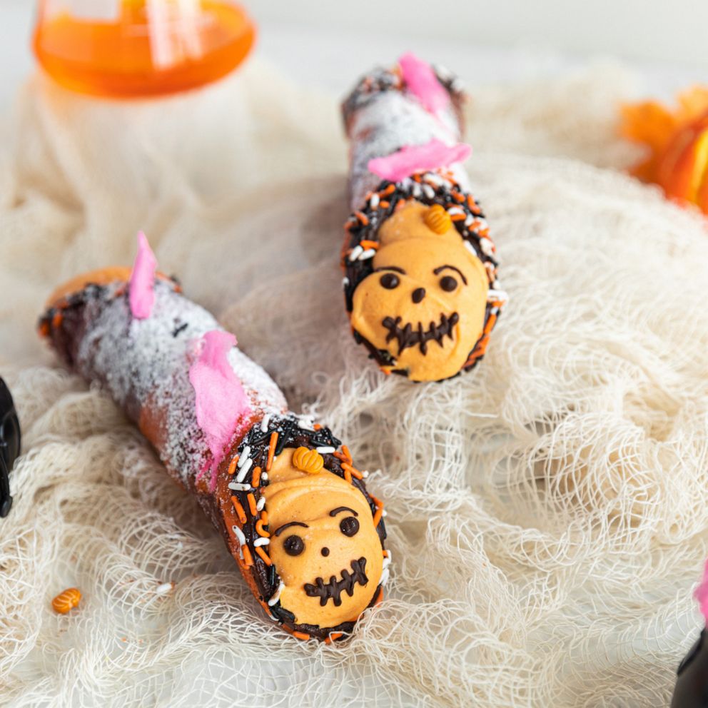 VIDEO; These Halloween cannolis are scary good
