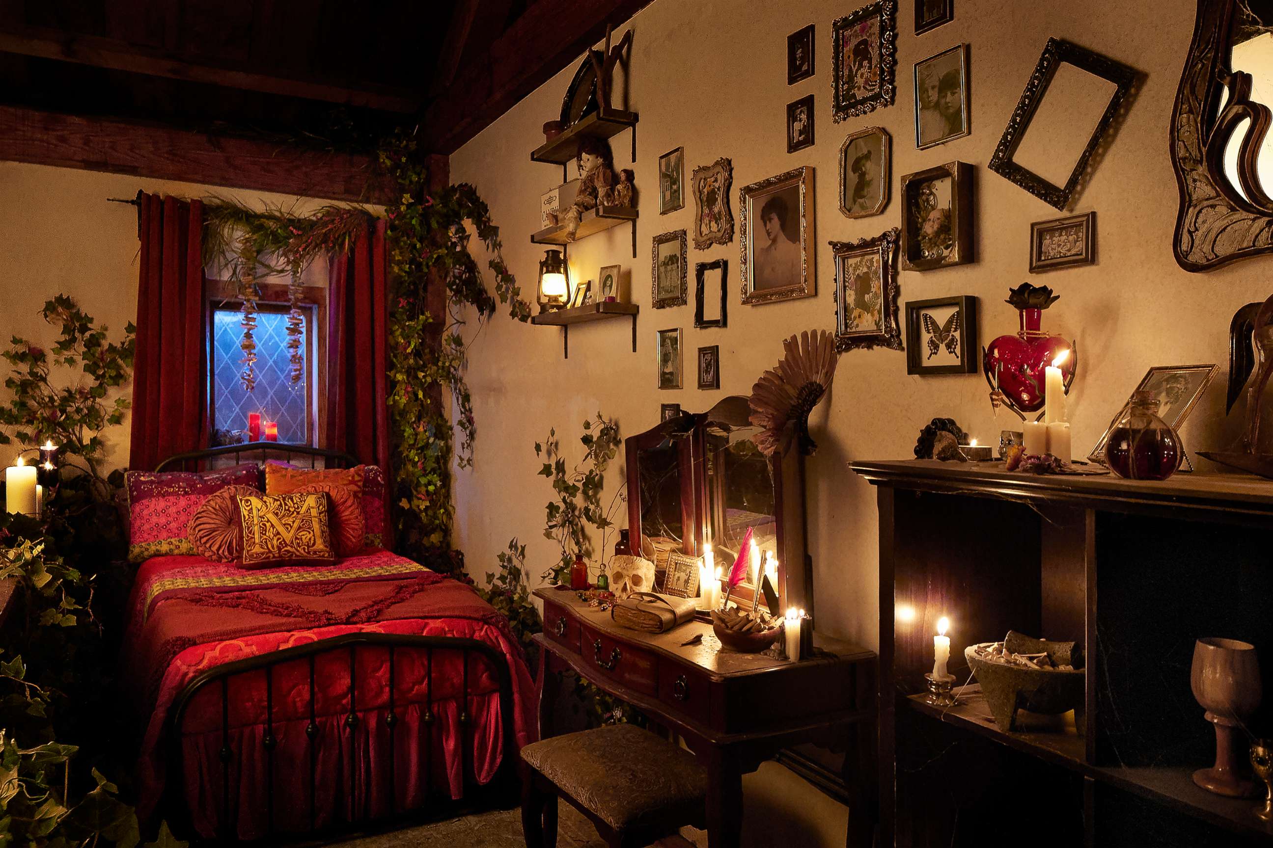 PHOTO: Inside the Airbnb recreated cottage that resembles the one in "Hocus Pocus."