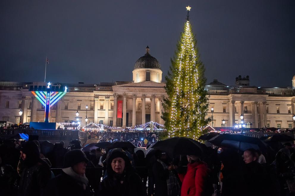 PHOTO:Norwegian Christmas tree stands with the lights on, in the middle of Trafalgar Square in London, Dec. 7, 2023.