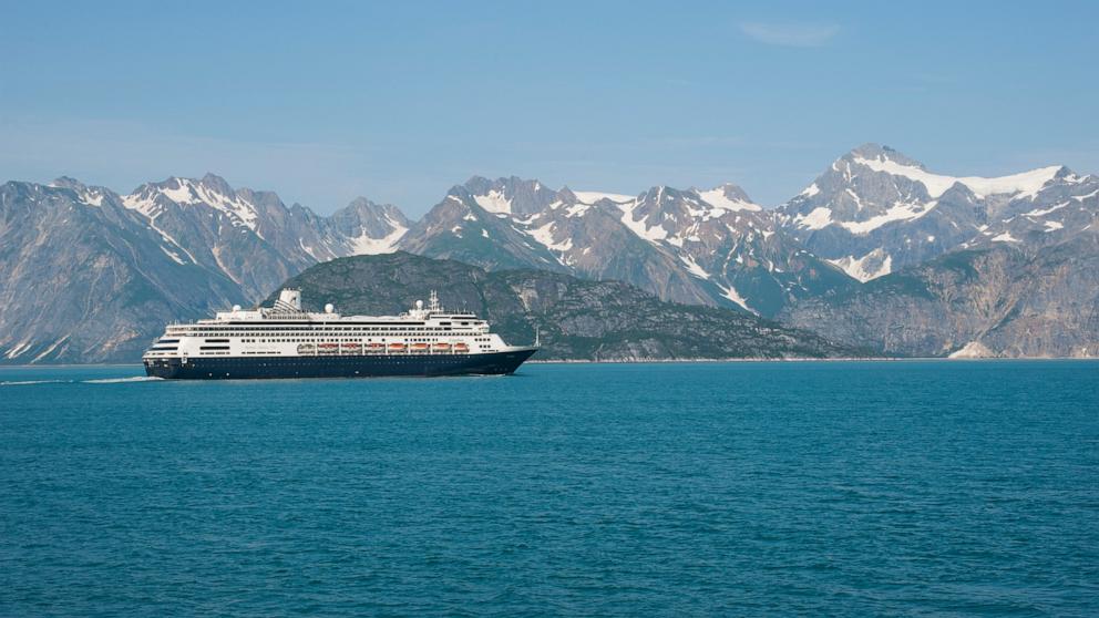 PHOTO: Holland America cruise ship Ms Zaandam in Glacier Bay National Park, AK, Jan. 1, 2012.