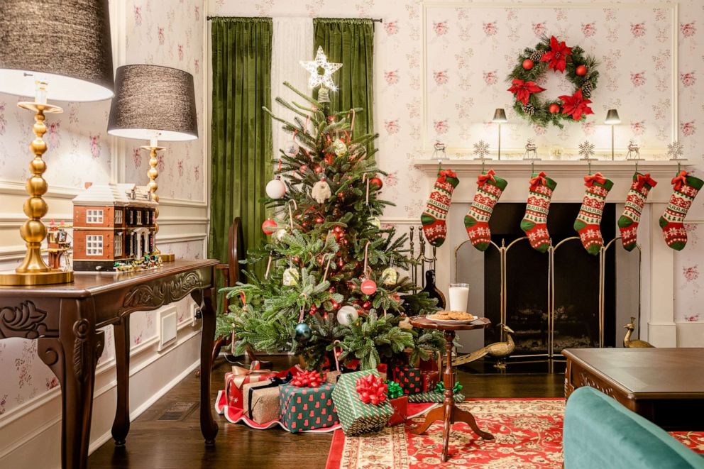 PHOTO: The McCallister house living room will include a fully trimmed tree and Christmas decorations.