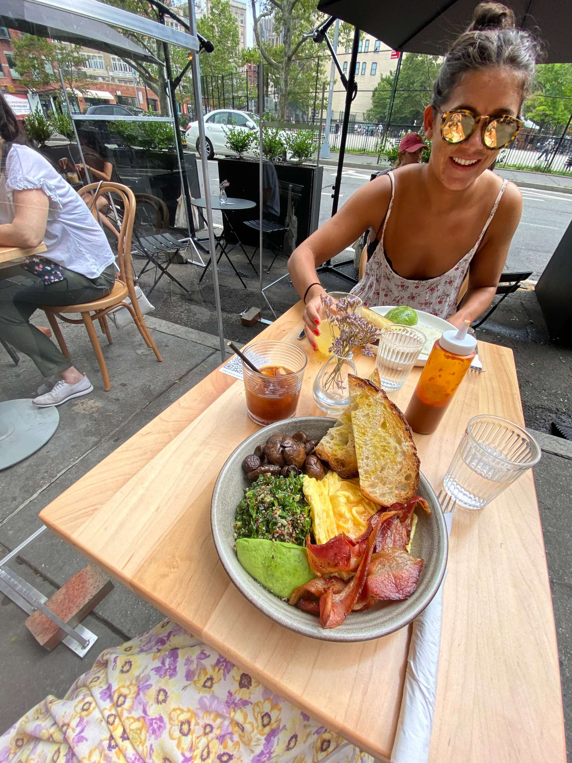PHOTO: Kayla Klinge enjoys brunch with a friend at Banter in New York City.