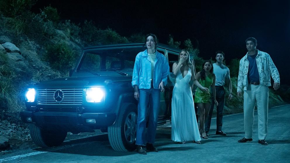 PHOTO: (L to R)Sarah Pidgeon, Madelyn Cline, Chase Sui Wonders Jonah Hauer-King, and Tariq Withers in Columbia Pictures' "I Know What You Did Last Summer."