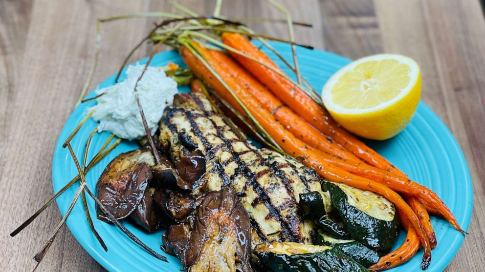 VIDEO: Chef Maria Loi shows ‘GMA’ how to grill chicken the Greek way