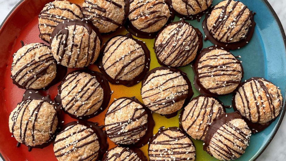 VIDEO: Delicious chocolate-tahini coconut macaroons to make this holiday