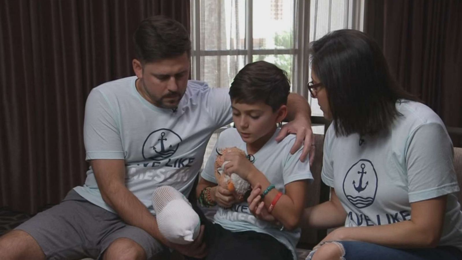 PHOTO: Jameson Reeder Jr., pictured with his mother and father, lost his leg in a shark attack in mid-August.