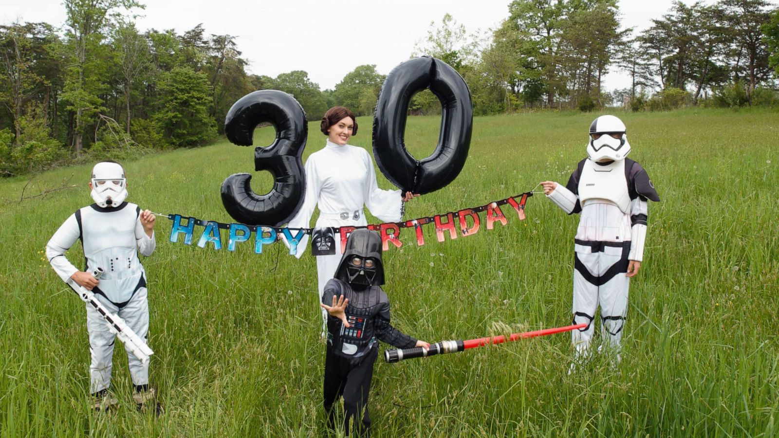 PHOTO: Jennifer Crane celebrated her 30-“Sith” birthday along with her 3 children in Star Wars costumes.