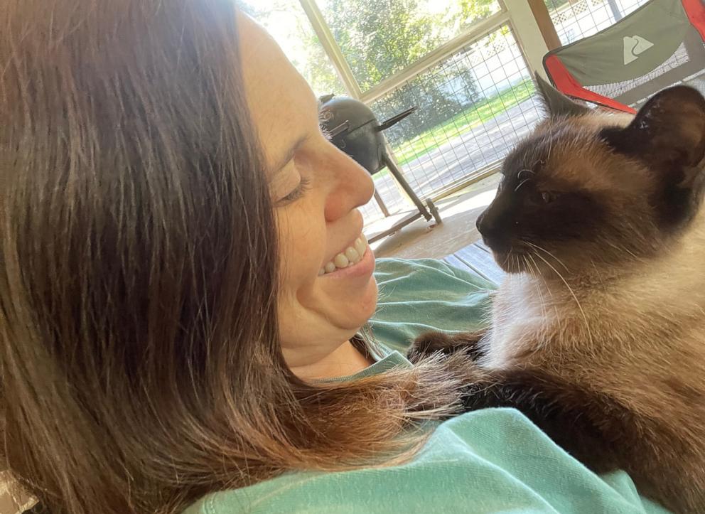 Woman reunites with missing cat after a year, urges others to