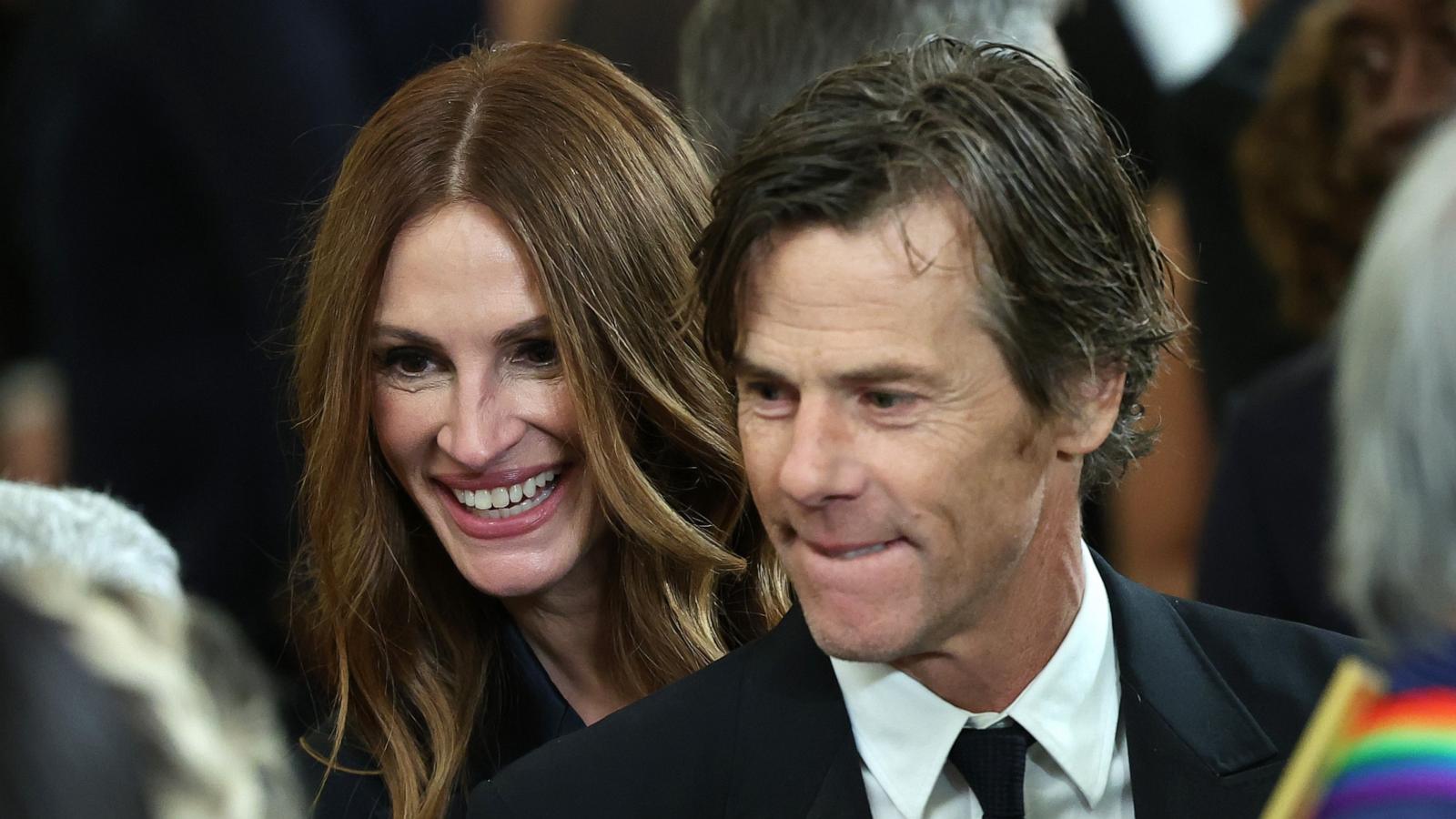 PHOTO: Julia Roberts and Daniel Moder attend a reception for the 2022 Kennedy Center honorees at the White House in Washington, D.C., Dec. 4, 2022.