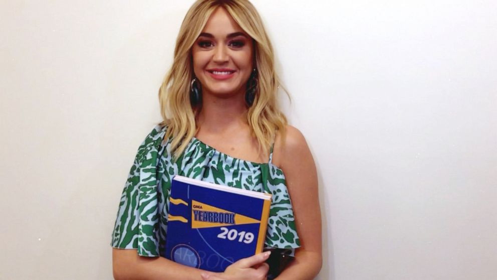 PHOTO: Music superstar Katy Perry accepts a yearbook award from "GMA."