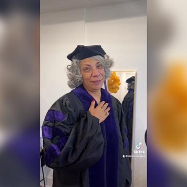 Read more about the article Daughter surprises mother with gown and hat that she was not allowed to wear over 40 years ago