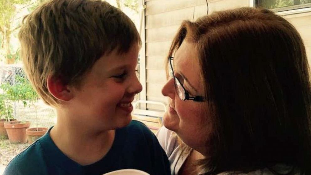 Mom Adn Son Ponr - Mom's post on parenting son with autism goes viral for honesty | GMA