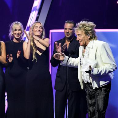 (L-R) Liam Stewart, Renee Stewart, Kimberly Stewart, Ruby Stewart, and Sean Stewart present the Lifetime Achievement Award to honoree Rod Stewart onstage during the 2025 American Music Awards on May 26, 2025 in Las Vegas, Nevada.