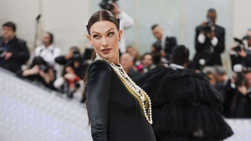 PHOTO: Karlie Kloss poses at the Met Gala, an annual fundraising gala held for the benefit of the Metropolitan Museum of Art's Costume Institute with this year's theme "Karl Lagerfeld: A Line of Beauty", in New York, May 1, 2023.