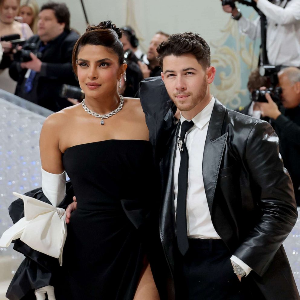 VIDEO: These celebrity couples hit the 2023 Met Gala carpet together 