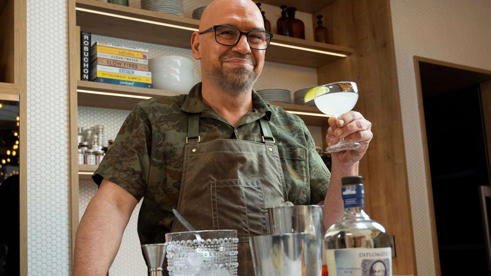 PHOTO: Chef Michael Symon makes a classic daiquiri with Diplomático Rum.