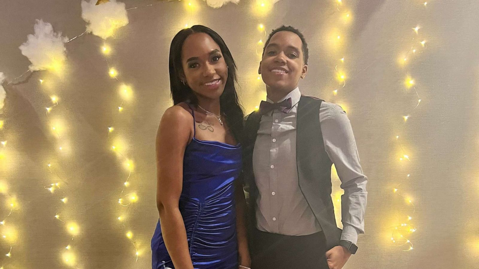 Twin sisters honored as top 2 students in the class - Good Morning America