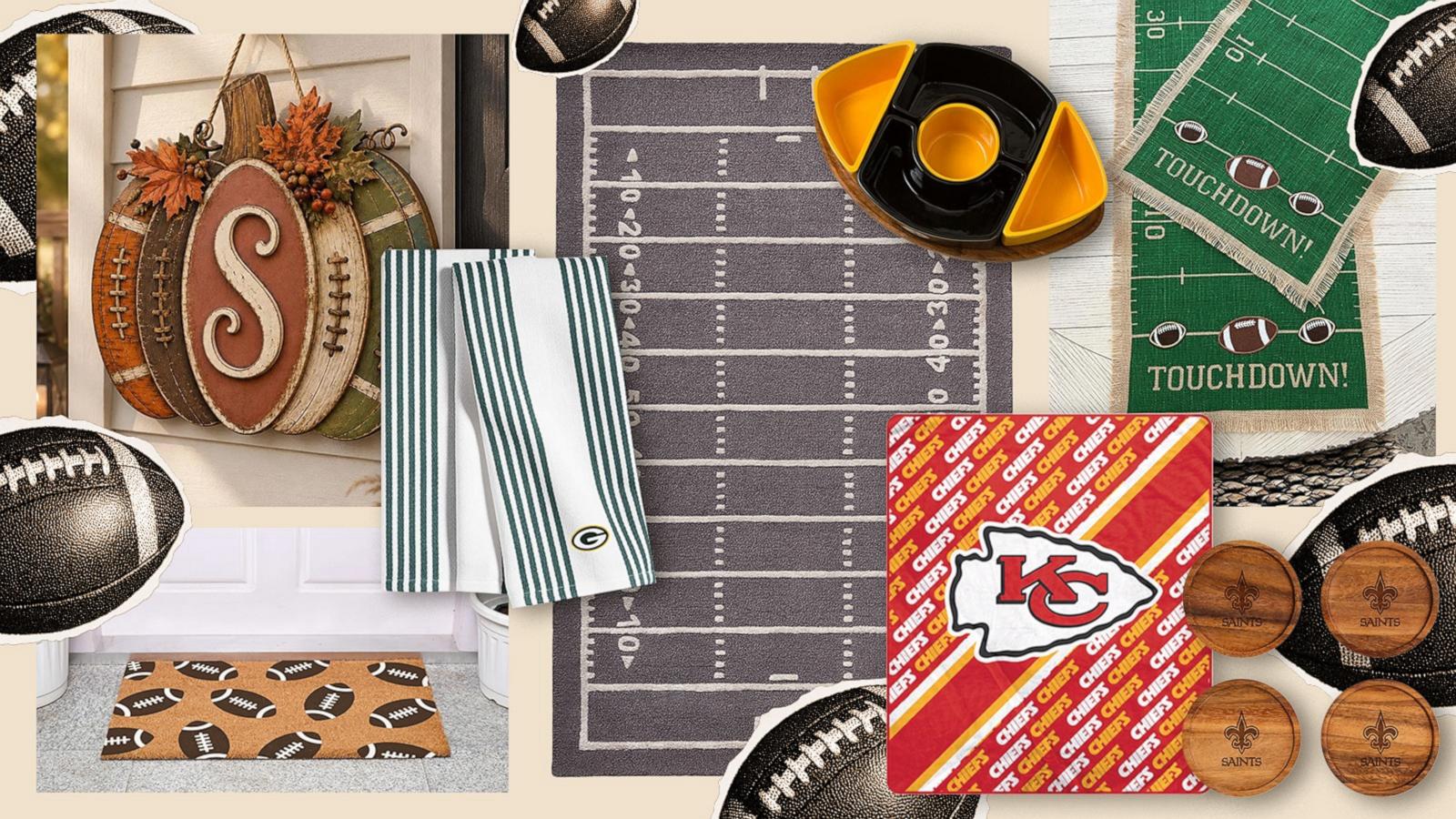PHOTO: Football decor 2026