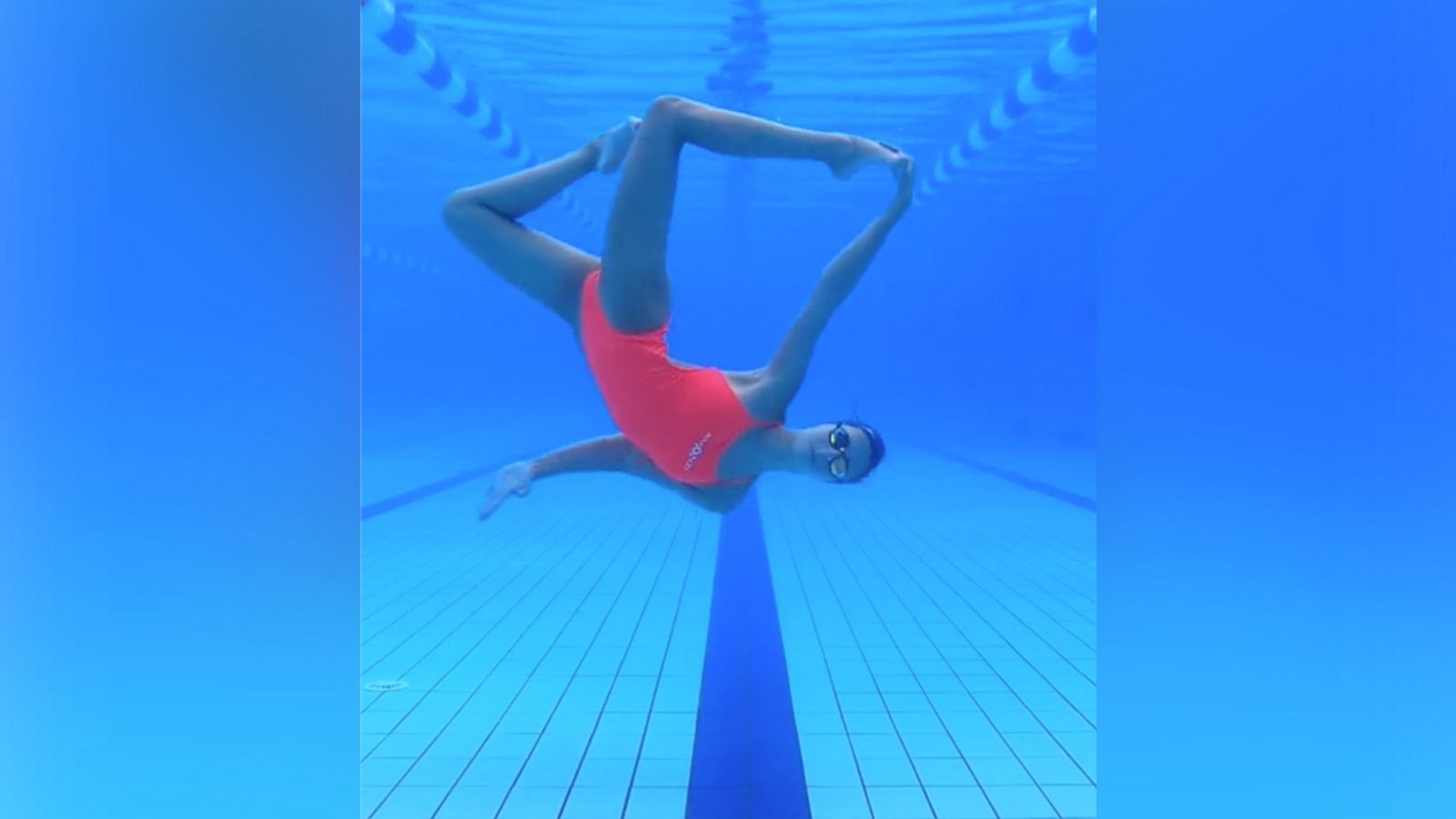 17-year-old is wowing the internet with her artistic swimming