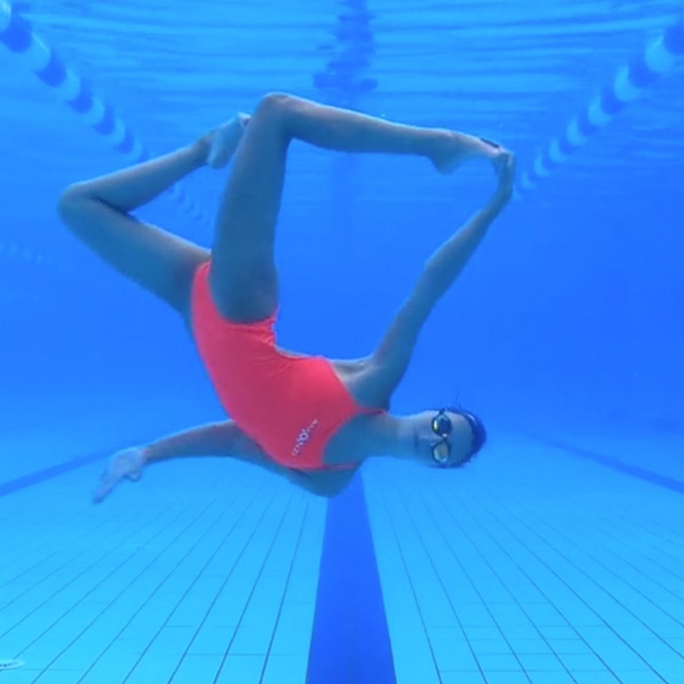 VIDEO: This swimmer is blowing everyone away with her incredible underwater routines