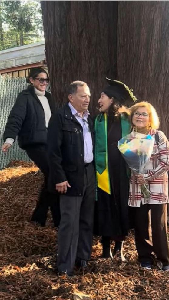 VIDEO: Woman walks into family photo to surprise sister at graduation 
